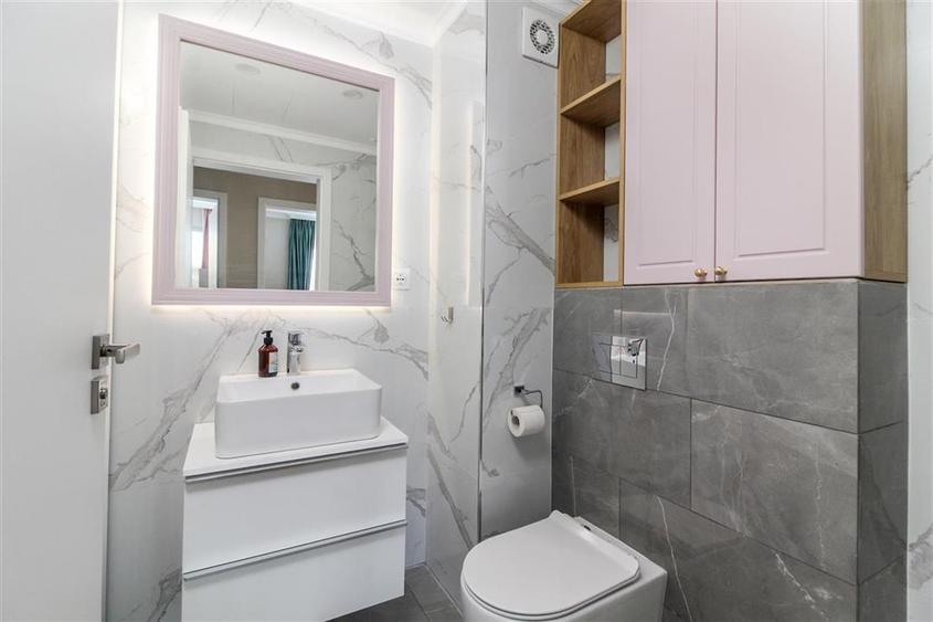 Apartament cu 3 camere semidecomandat în Gară