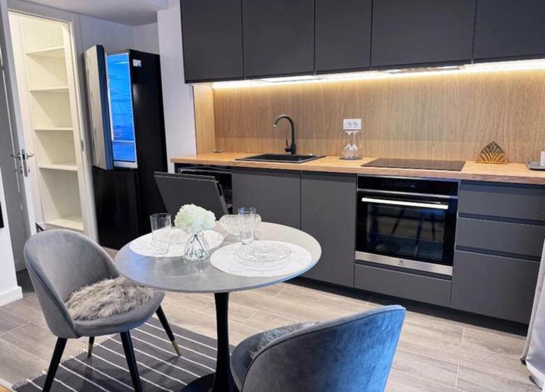Apartament cu 2 camere semidecomandat, mobilat în Dămăroaia