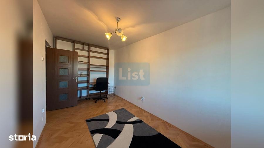 Apartament cu 3 camere semidecomandat în Plopilor