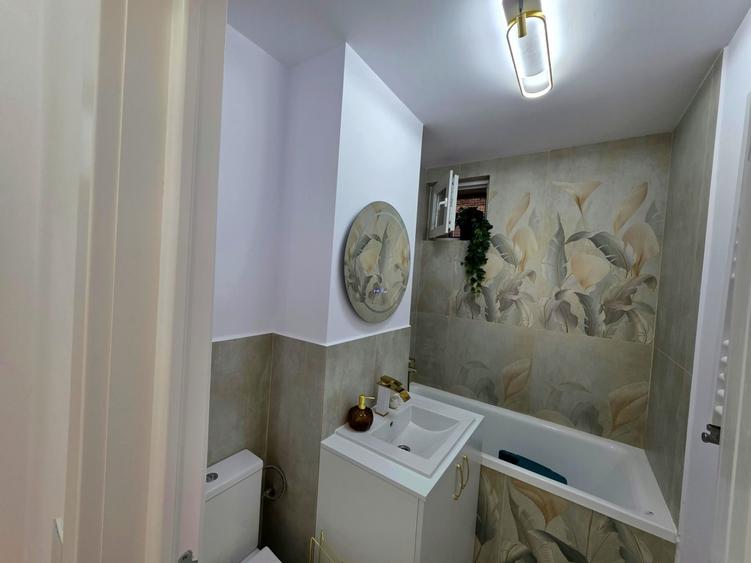 Apartament cu 3 camere semidecomandat în Bucur Obor