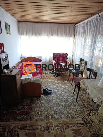 Casă individuală cu 5 camere cu Teren 976 Mp în Vadu Pașii