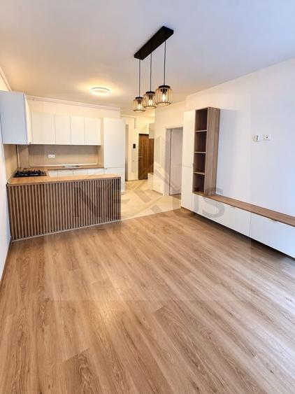 Apartament cu 2 camere semidecomandat, mobilat în Sud