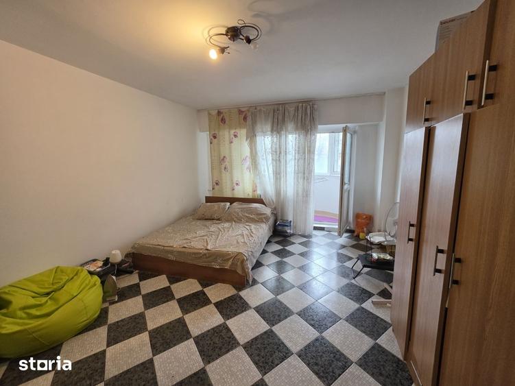 Garsonieră decomandată în Decebal