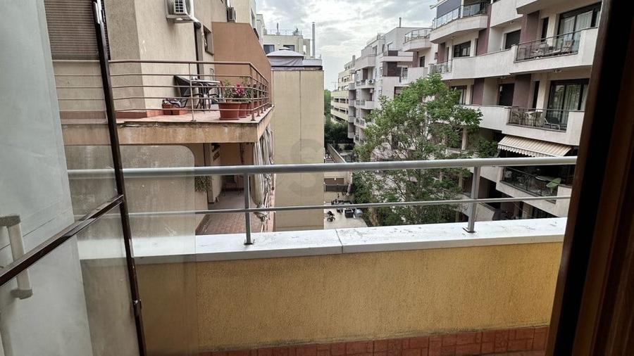 Apartament cu 3 camere semidecomandat în Nordului