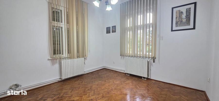 Casă cu 4 camere în Far