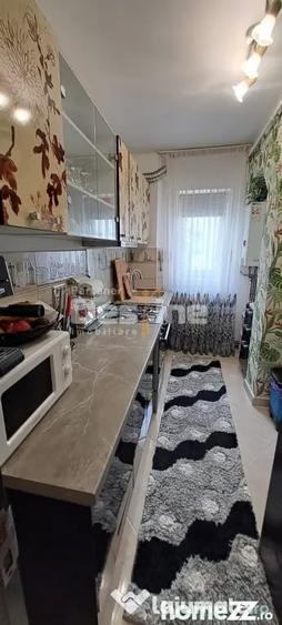 Apartament cu 3 camere semidecomandat în Tătărași