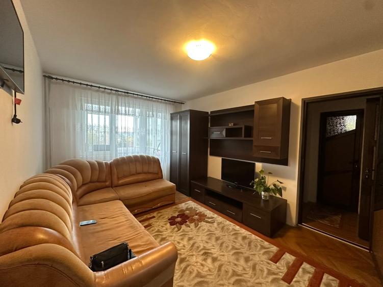 Apartament cu 2 camere decomandat în Podu Roș