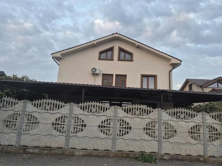 Casă cu 7 camere cu Teren 300 Mp în Km 5