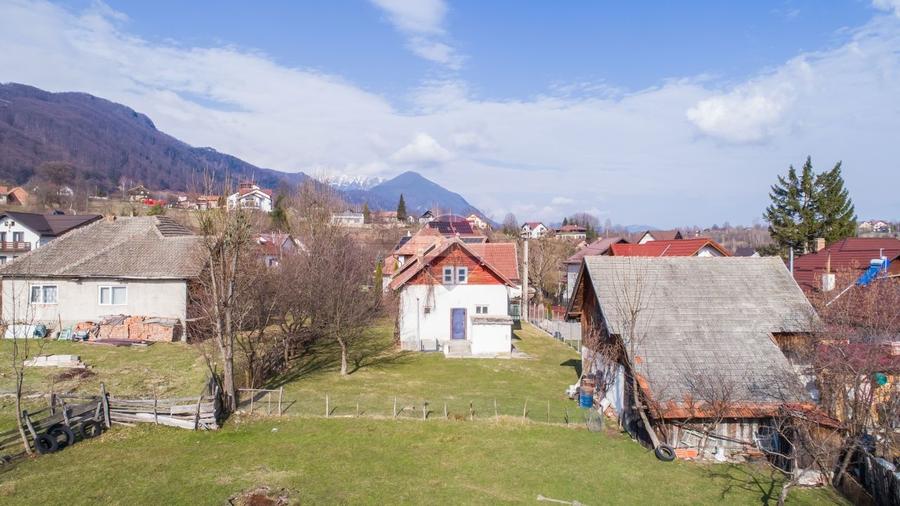 Casă individuală cu 6 camere cu Teren 1915 Mp în Bran