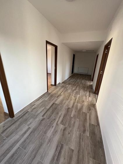 Casă cu 5 camere cu Teren 300 Mp în Exterior Vest