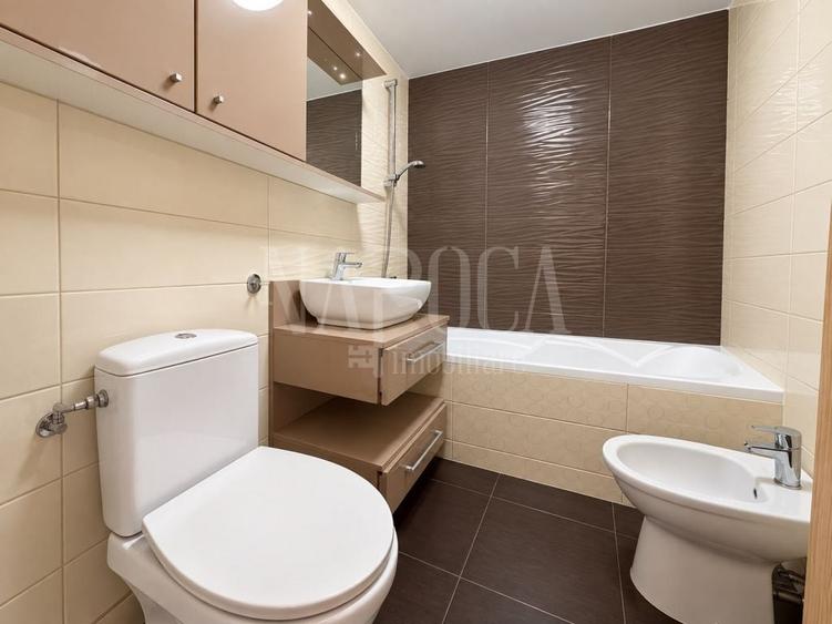 Apartament cu 4 camere semidecomandat în Plopilor