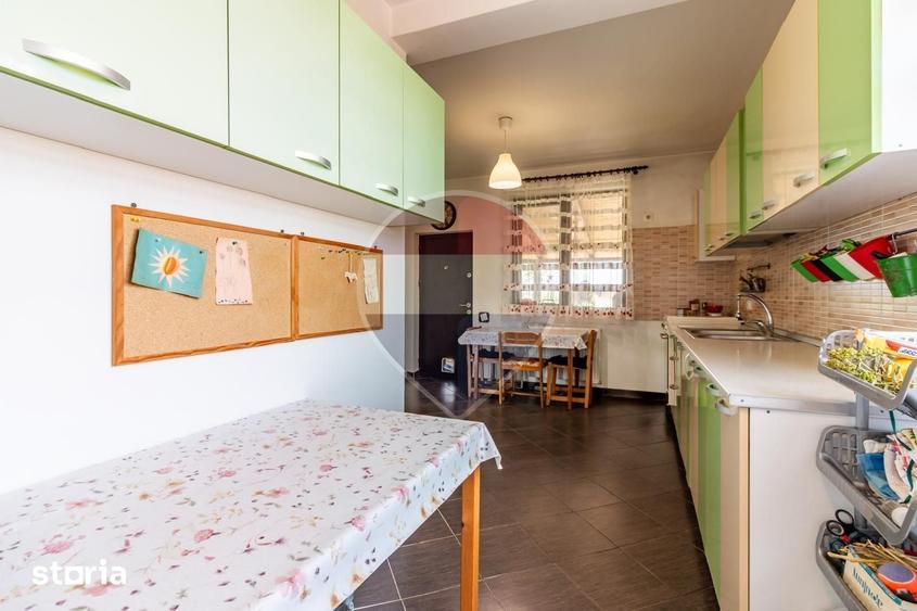Casă cu 6 camere cu Teren 1600 Mp în Uliești