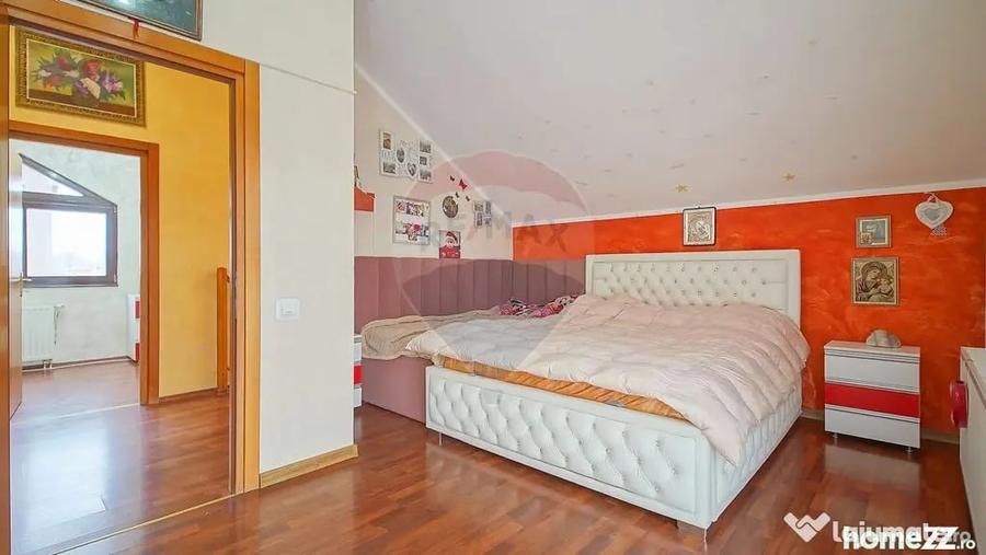 Casă cu 4 camere cu Teren 443 Mp în Tractorul