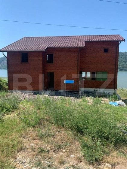 Casă individuală cu 5 camere cu Teren 582 Mp în Exterior Sud