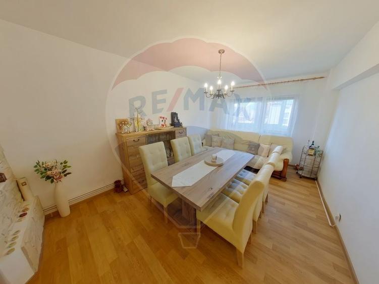 Apartament cu 4 camere decomandat, mobilat în Ultracentral