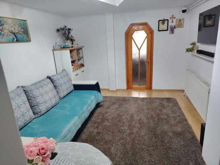 Apartament cu 3 camere semidecomandat în Central