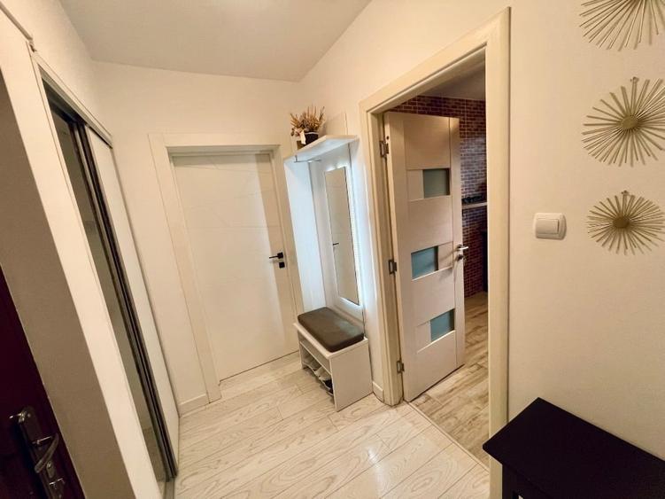 Apartament cu 3 camere semidecomandat în Titan