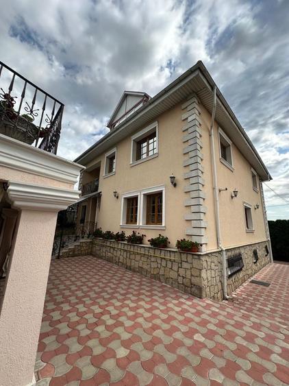 Casă cu 4 camere în Central