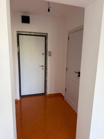 Apartament cu 2 camere decomandat în Titan