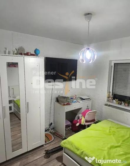 Apartament cu 3 camere decomandat în Dâmbovița