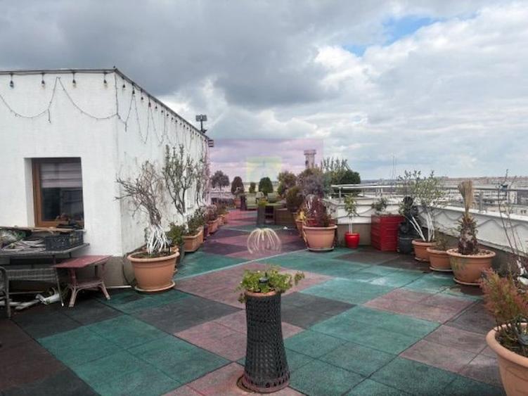 Apartament cu 4 camere decomandat în Titan
