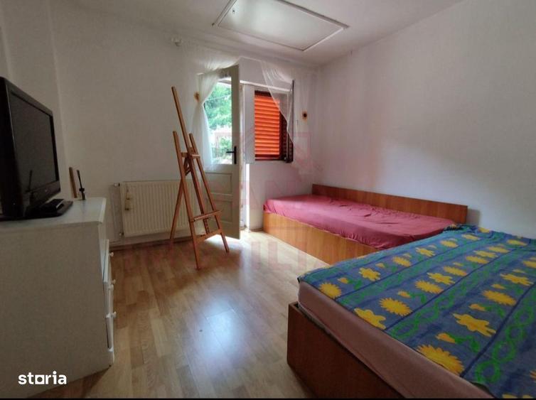 Casă cu 6 camere cu Teren 440 Mp în Zăvoi