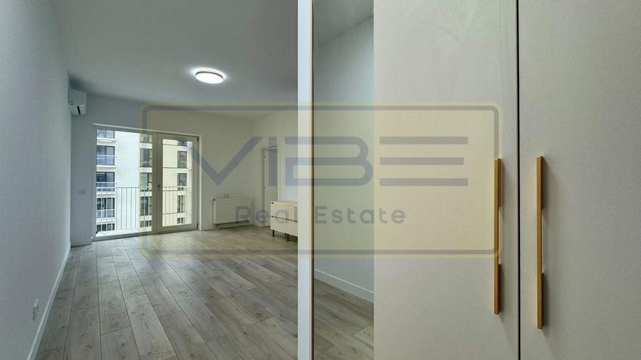 Apartament cu 3 camere semidecomandat, mobilat în Podu Roș