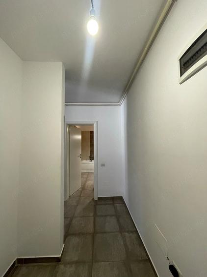 Apartament cu 3 camere semidecomandat în Dobroești