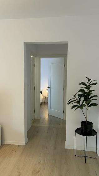 Apartament cu 3 camere semidecomandat, mobilat în Aradului