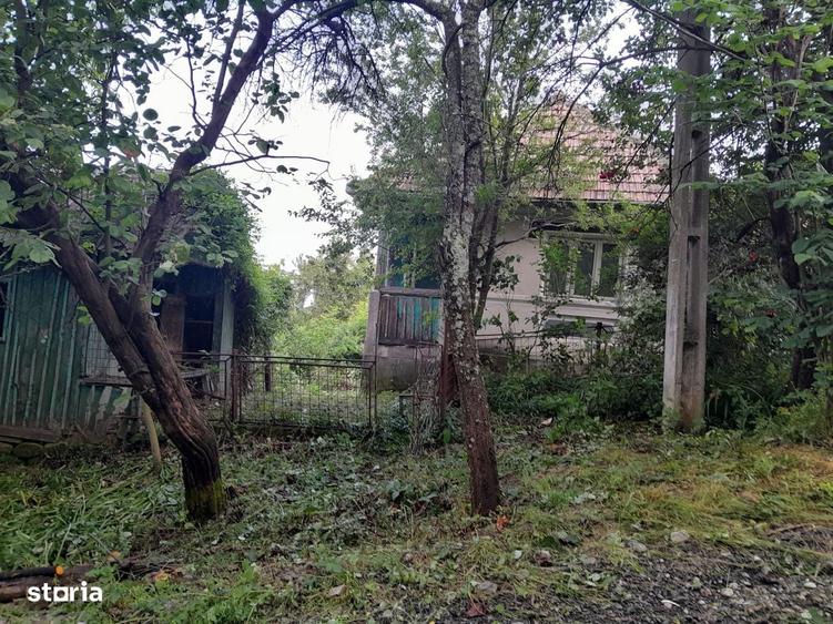 Casă cu 4 camere în Brădișor