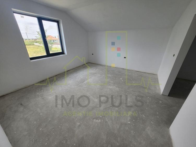 Duplex cu 4 camere cu Canalizare în Moșnița Veche