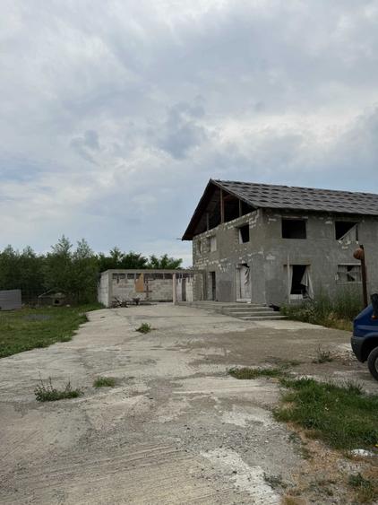 Teren 2.607 mp si casa P+1 cu acces direct din DN15 Calea Romanului (Girov) - 3