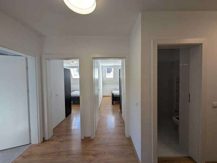 Apartament cu 3 camere semidecomandat în Florești