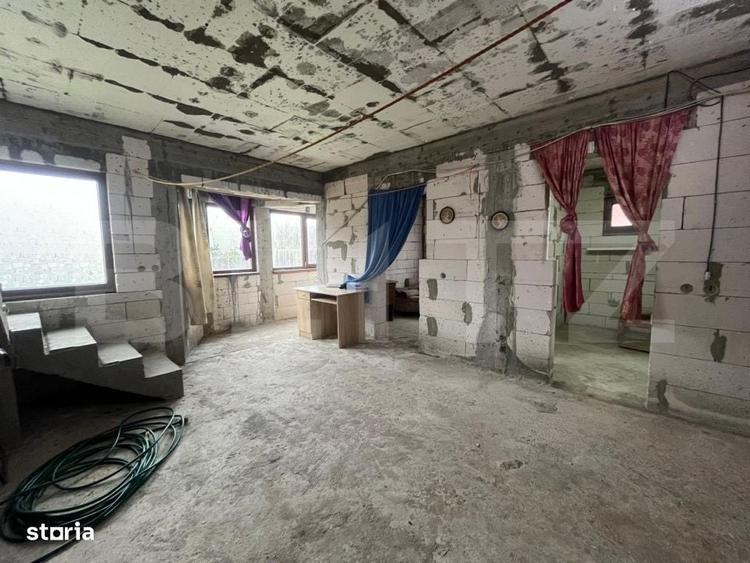 Casă cu 4 camere în Leamna de Sus