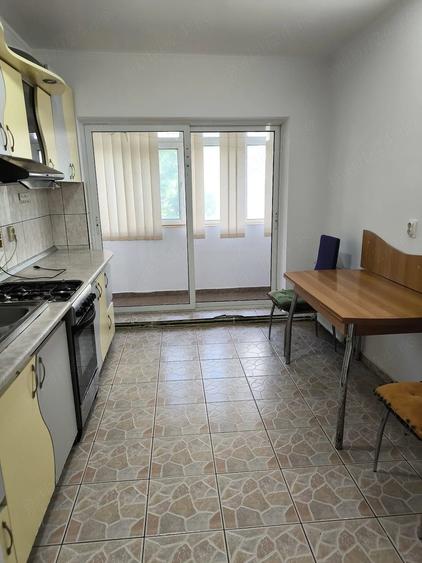 Apartament cu 3 camere decomandat în Traian