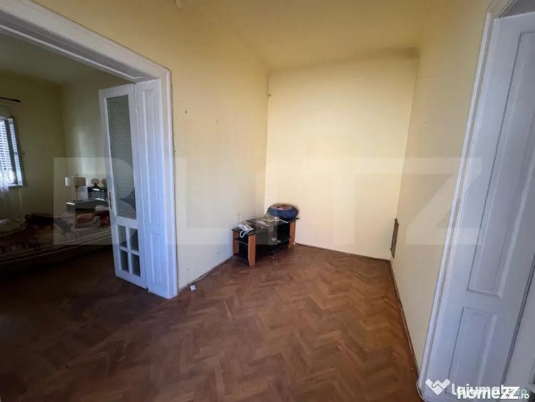 Casă cu 6 camere cu Teren 700 Mp în 700