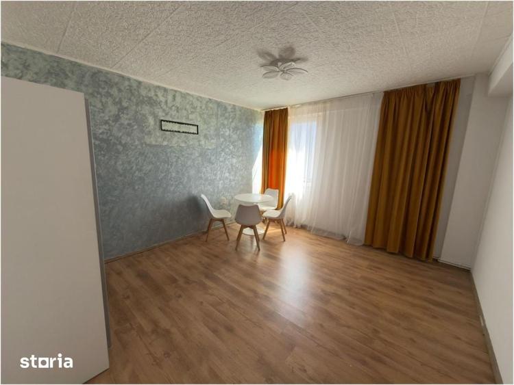 Apartament cu 3 camere semidecomandat în Democrației