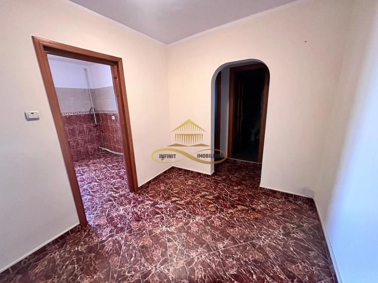 De vanzare apartament 2 camere decomandate Nord Bacau - 5