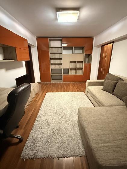 Apartament cu 2 camere semidecomandat în Eroii Revoluției