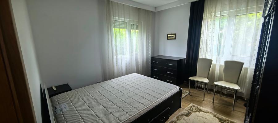 Casă individuală cu 5 camere cu Teren 891 Mp în Central