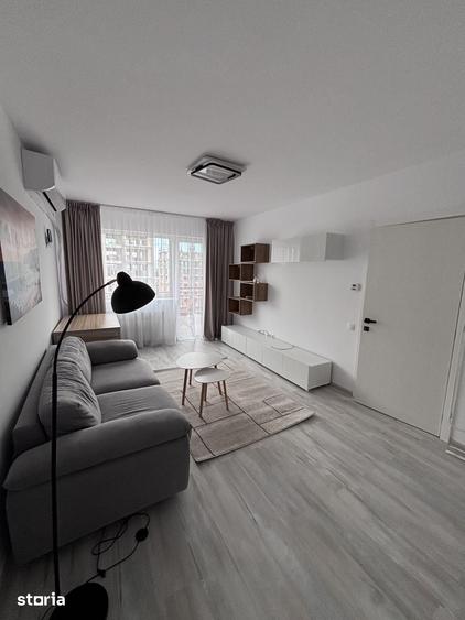 Apartament cu 2 camere decomandat în Tractorul