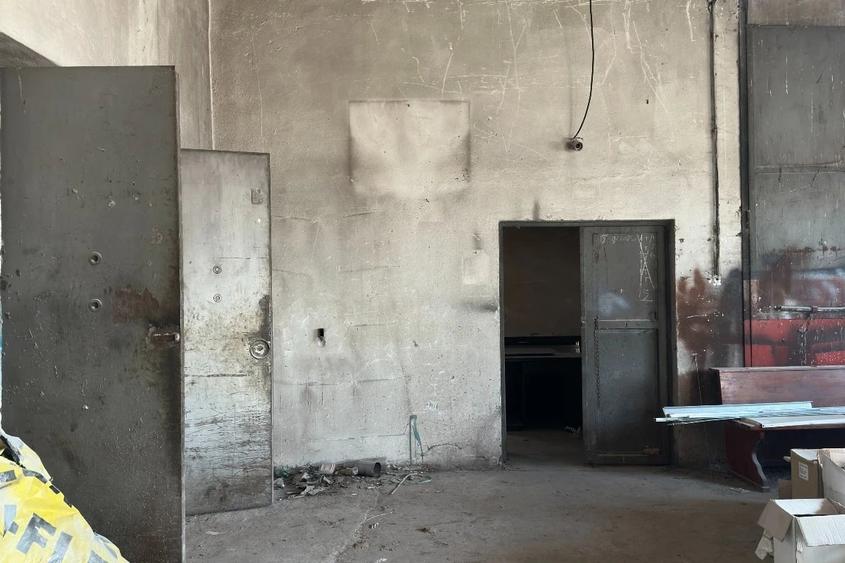 Spațiu industrial, de 400 mp, în Depozite