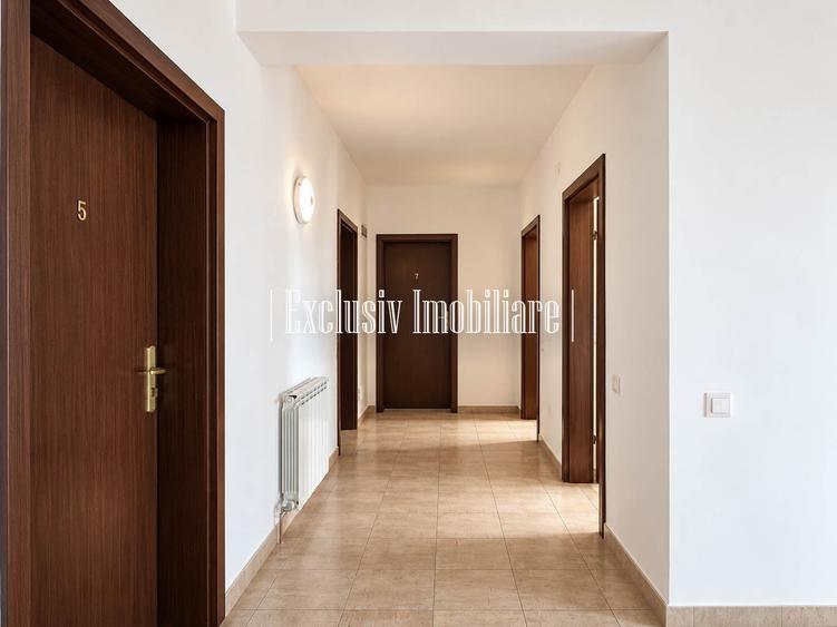 Casă individuală cu 15 camere cu Teren 1600 Mp în Sud