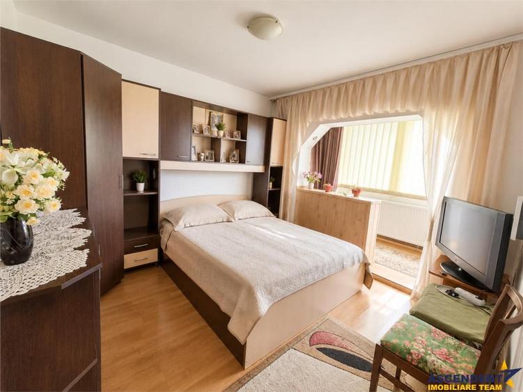 Apartament cu 3 camere decomandat în Triaj