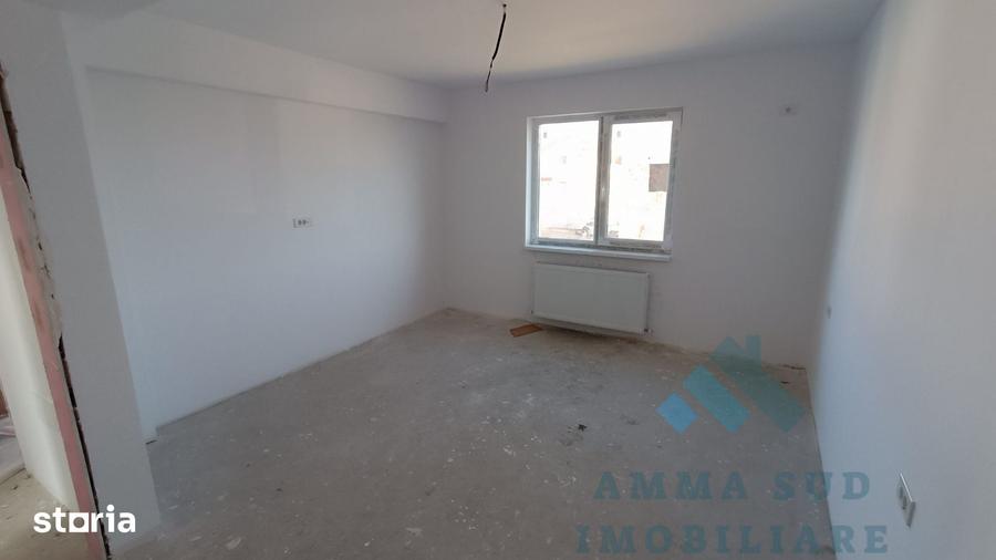 Casă cu 10 camere cu Teren 700 Mp în Furnica
