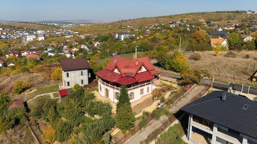 Casă cu 9 camere cu Teren 1025 Mp în Filiași