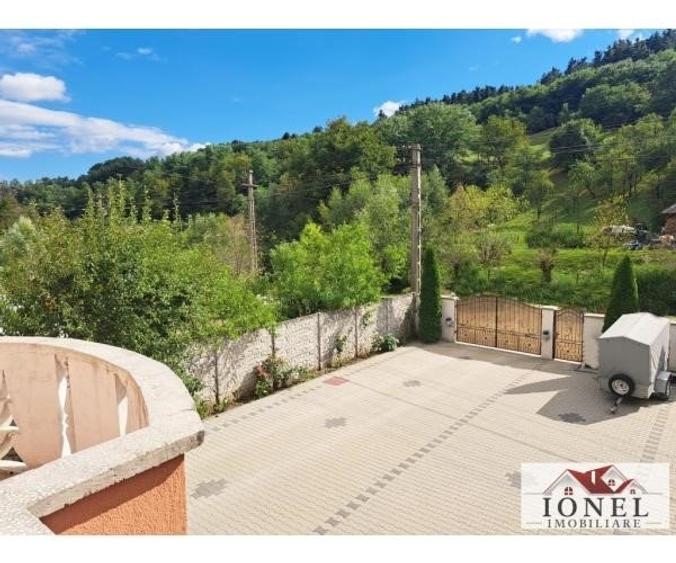 Casă individuală cu 4 camere cu Garaj în Vințu de Jos