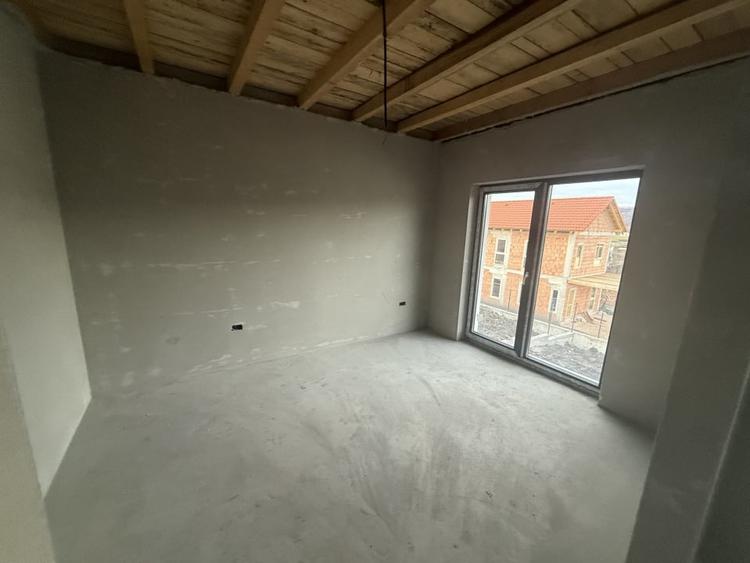 Casă individuală cu 5 camere cu Canalizare în Chinteni