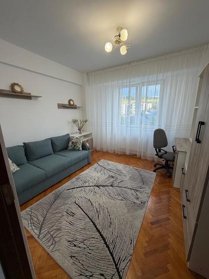 Apartament cu 3 camere decomandat în Tudor