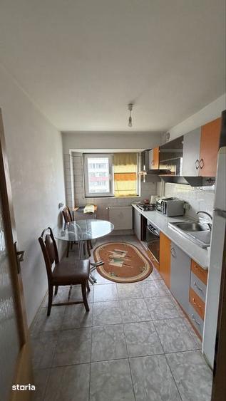 Apartament cu 3 camere semidecomandat, mobilat în Berceni